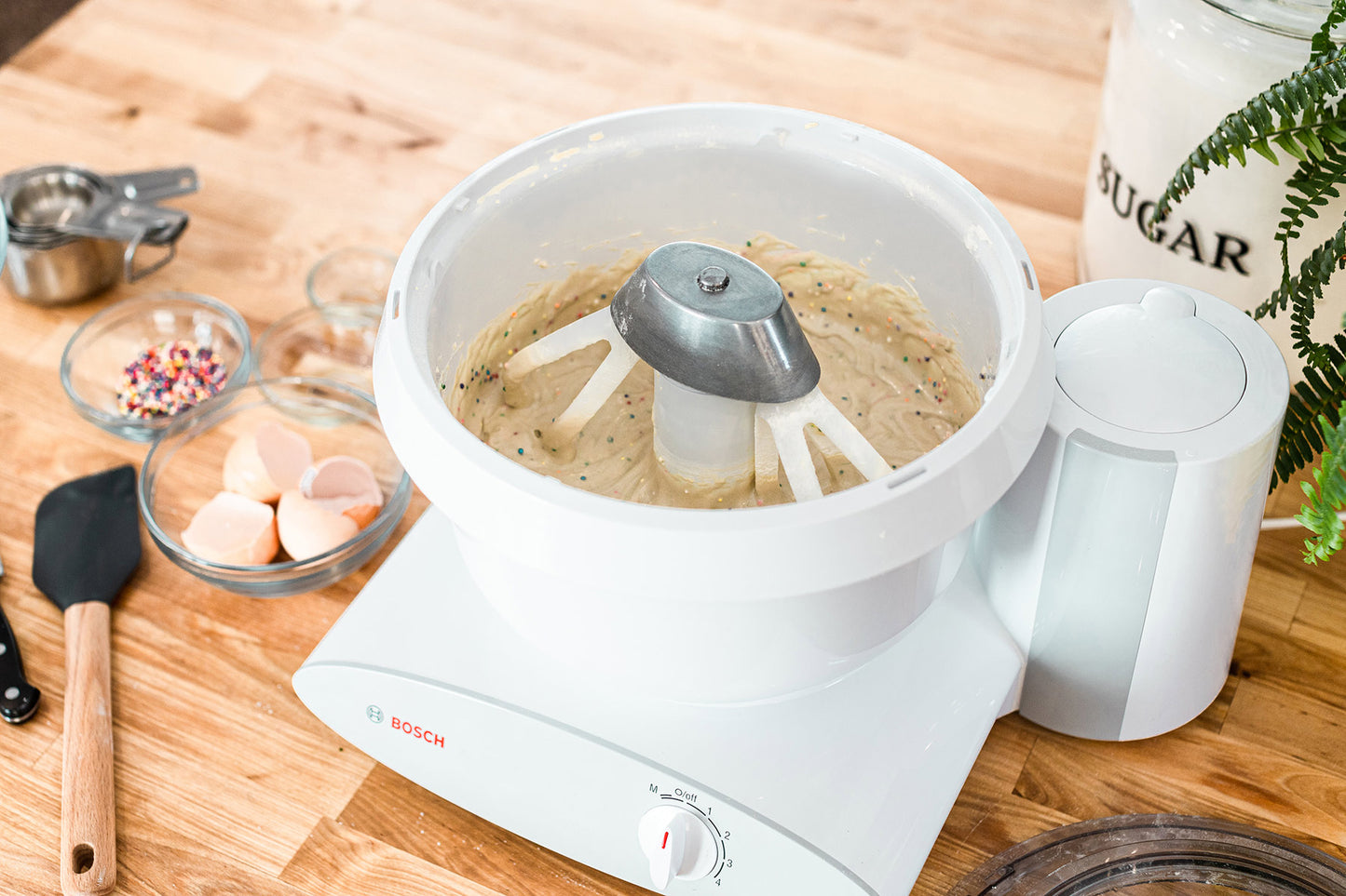 Bosch Universal Plus White Mixer w/Baker's Pack