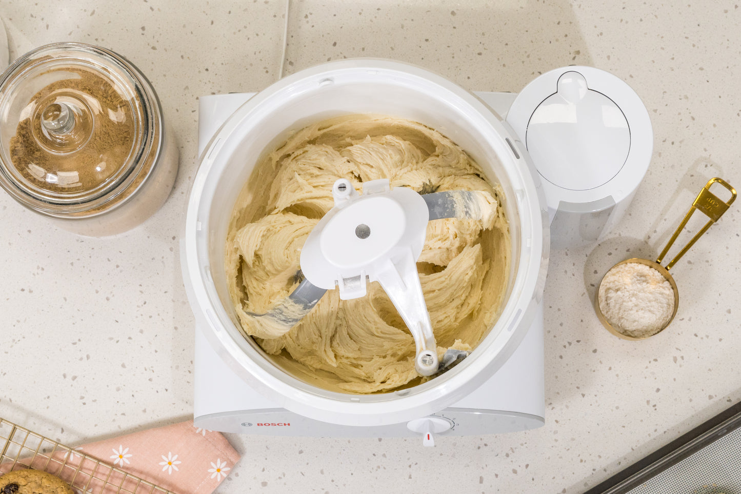 Bosch Universal Plus White Mixer w/Baker's Pack