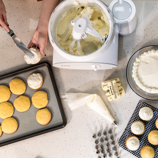 Bosch Universal Plus White Mixer w/Baker's Pack